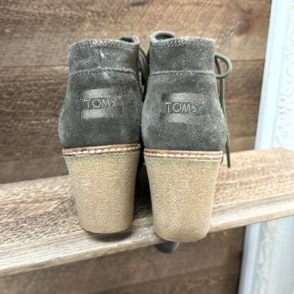 TOMS Desert Crepe wedge Ankle Boots Booties Tarmac Olive Suede Size 8.5